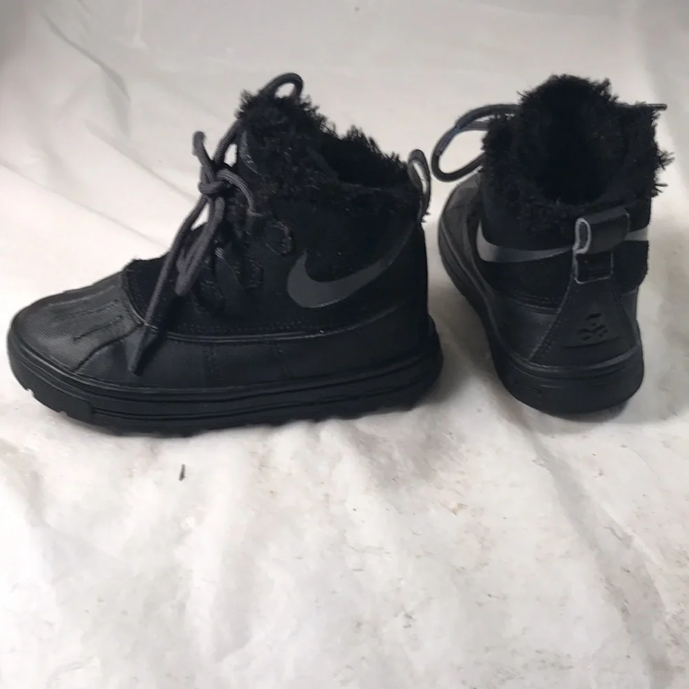 Nike ACG Kids Woodside Chukka 2 Black Fur Insulated Ankle Boots